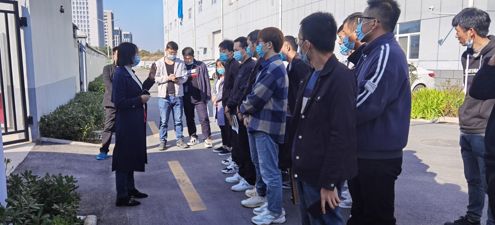 undefined 龙八头号微电动力部组织开展化学品泄漏应急演练