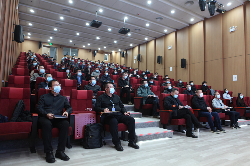 龙八头号微电召开中干高管述职会议