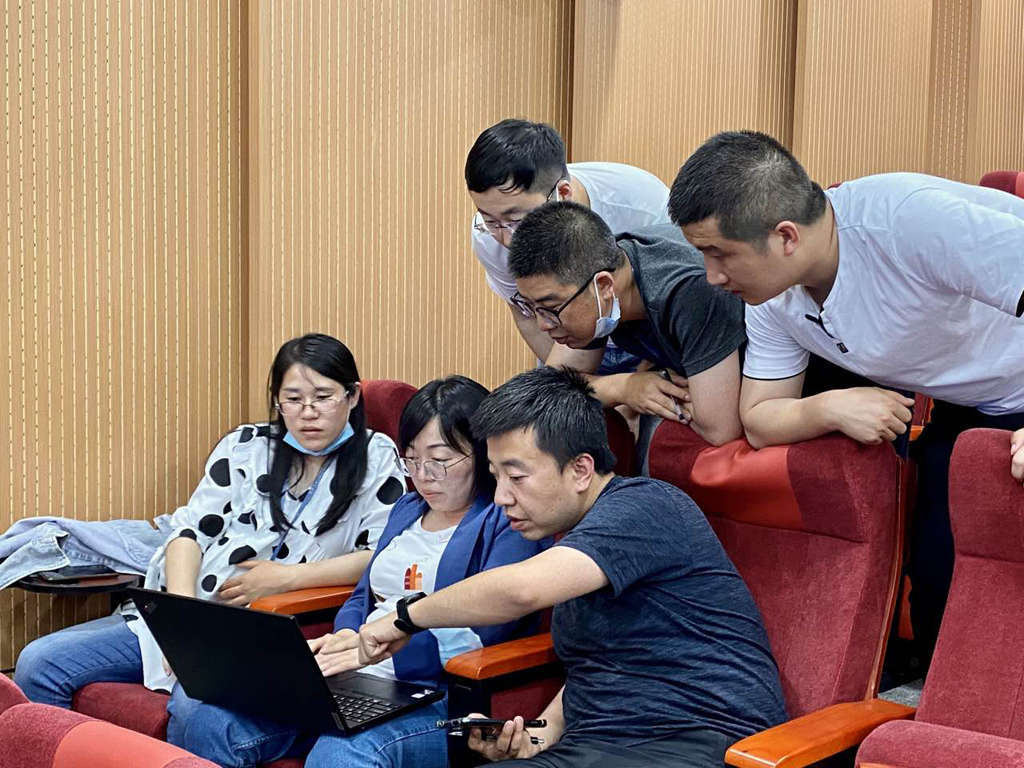龙八头号微电开展IE简介&第三期管理文化交流活动