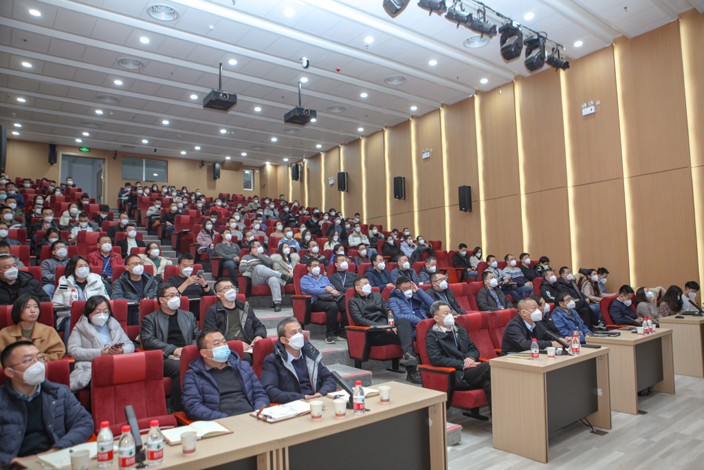 龙八头号微电召开2022年度高管述职大会