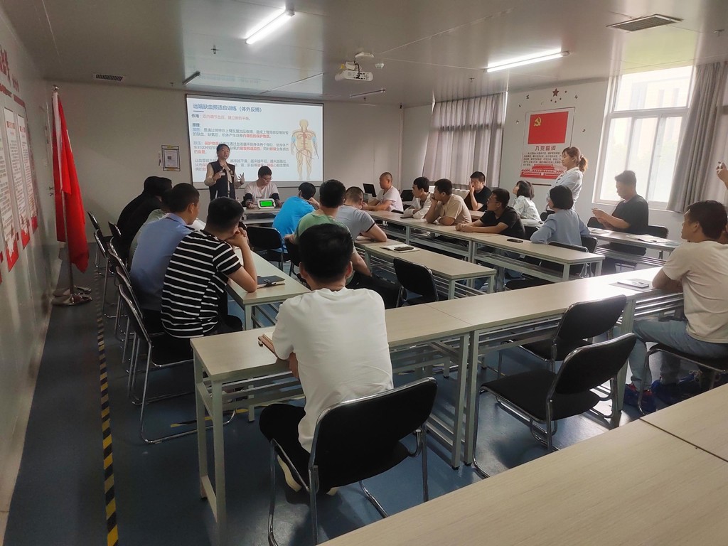 龙八头号微电开展健康安全普及教育讲座活动