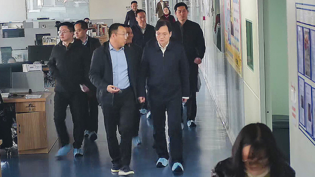 省科技厅领导一行来龙八头号微电调研