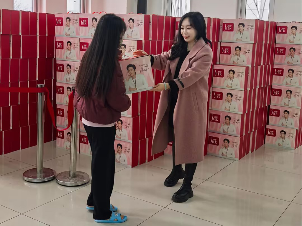 龙八头号微电2025年妇女节活动暨健康跑活动圆满举行